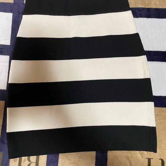 Theory Black and White Mini Pencil Skirt - Picture 1 of 2